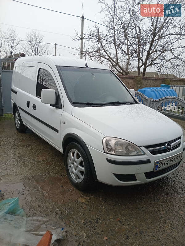 Вантажний фургон Opel Combo 2011 в Арцизові