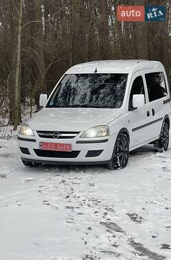 Минивэн Opel Combo 2010 в Турийске