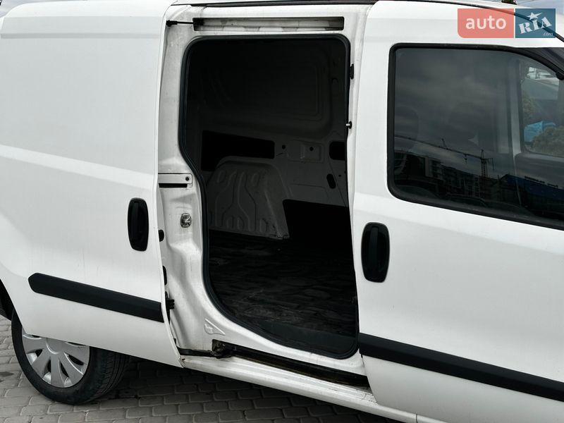 Грузовой фургон Opel Combo 2015 в Львове