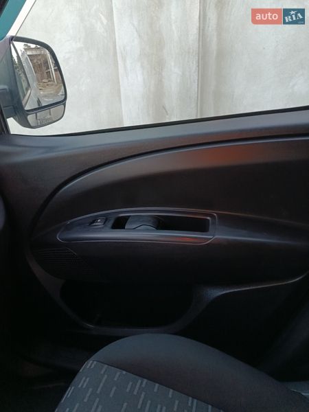 Вантажний фургон Opel Combo 2013 в Брюховичах фото 31 Вантажний фургон Opel Combo 2013 в Брюховичах