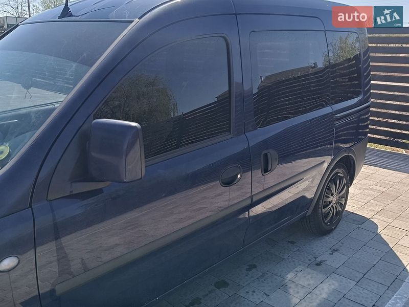 Минивэн Opel Combo 2005 в Каменке-Бугской