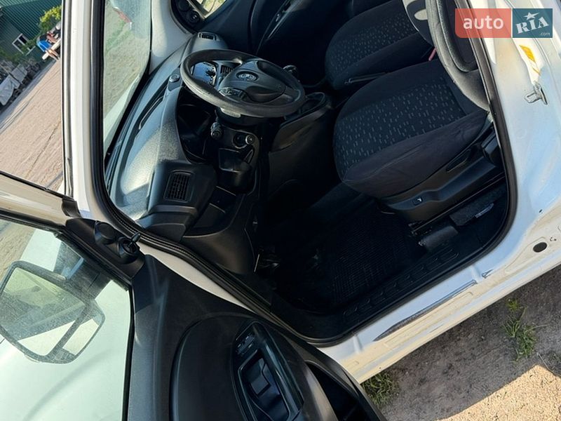 Грузовой фургон Opel Combo 2015 в Умани