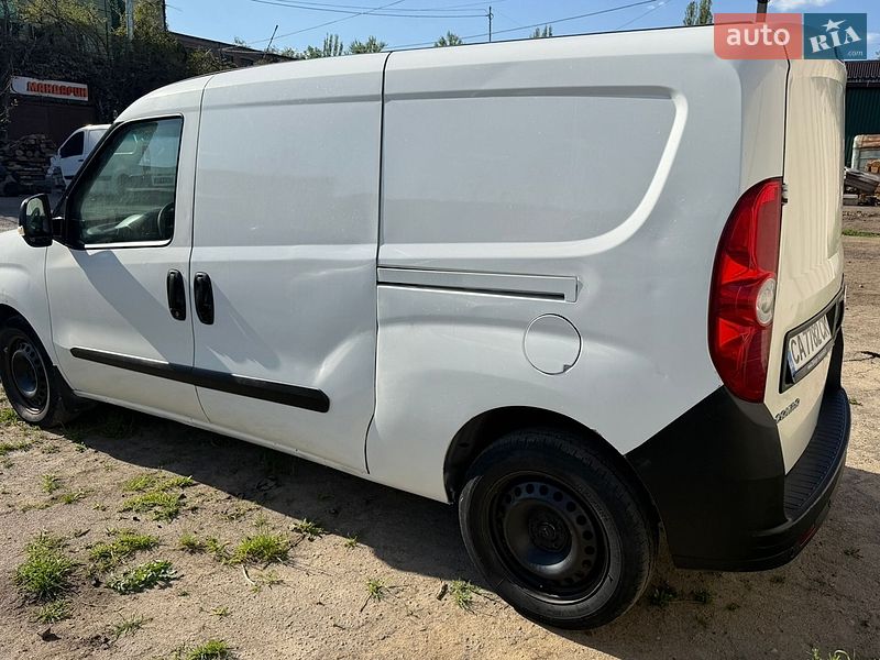 Грузовой фургон Opel Combo 2015 в Умани