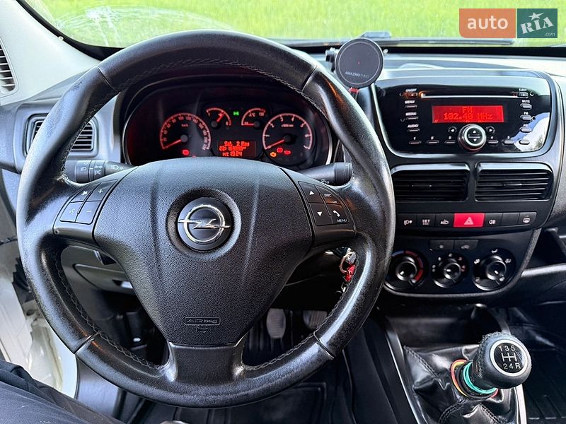 Вантажний фургон Opel Combo 2013 в Нетішині