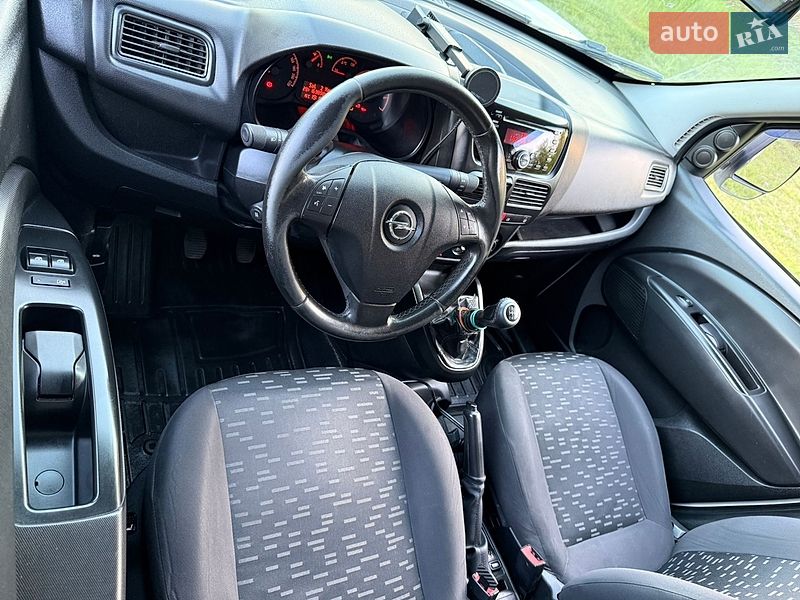 Вантажний фургон Opel Combo 2013 в Нетішині