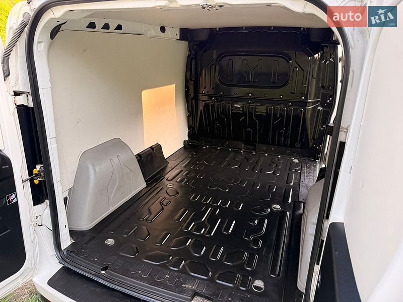 Вантажний фургон Opel Combo 2013 в Нетішині