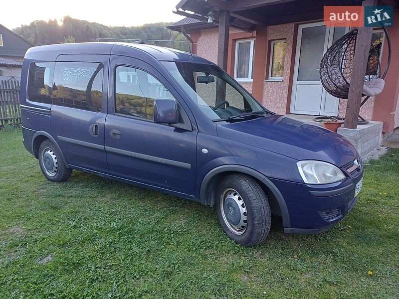 Мінівен Opel Combo 2005 в Косові