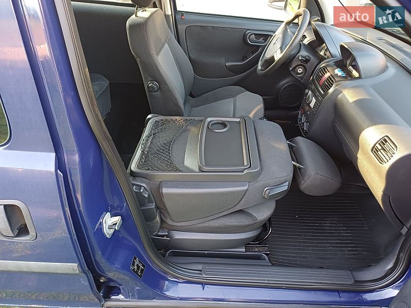 Мінівен Opel Combo 2005 в Косові