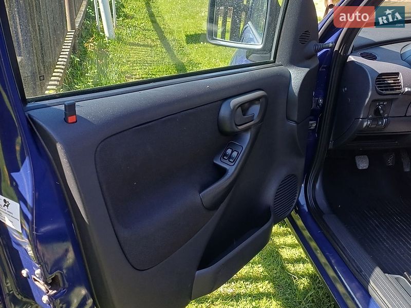 Мінівен Opel Combo 2005 в Косові