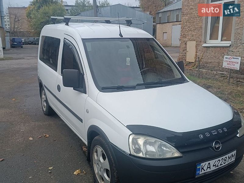 Минивэн Opel Combo 2009 в Киеве