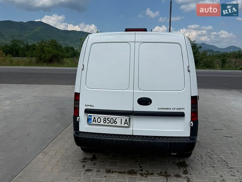 Мікроавтобус вантажний (до 3,5т) Opel Combo 2011 в Хусті