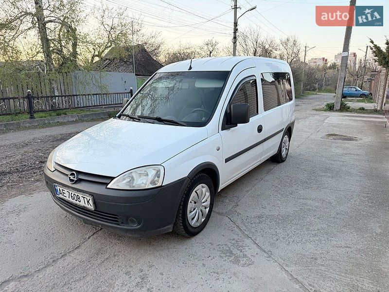Мінівен Opel Combo 2005 в Дніпрі