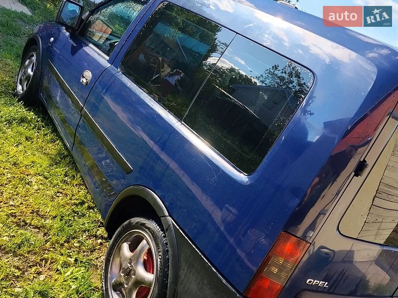 Минивэн Opel Combo 2003 в Коростене