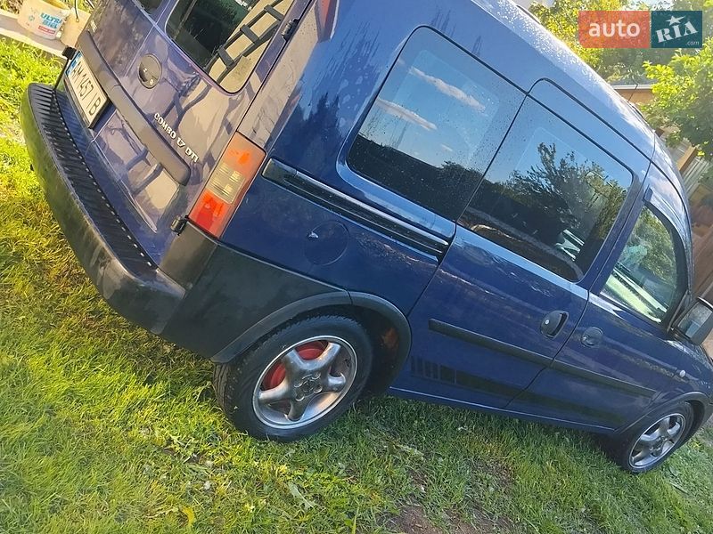 Минивэн Opel Combo 2003 в Коростене