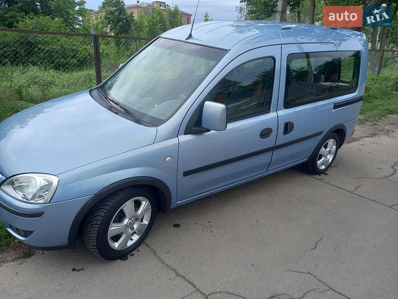 Минивэн Opel Combo 2004 в Звенигородке