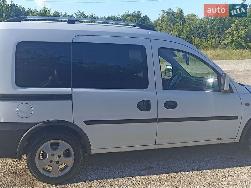 Мінівен Opel Combo 2011 в Кельменцях