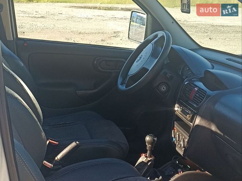 Мінівен Opel Combo 2011 в Кельменцях