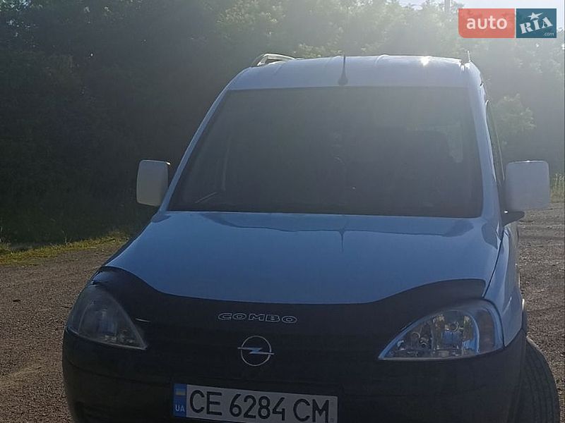 Мінівен Opel Combo 2011 в Кельменцях