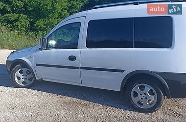 Мінівен Opel Combo 2011 в Кельменцях