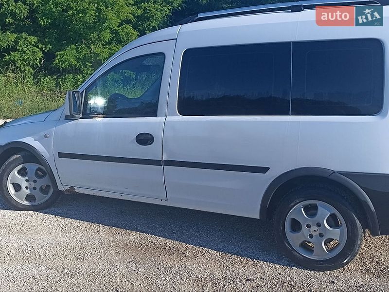 Мінівен Opel Combo 2011 в Кельменцях