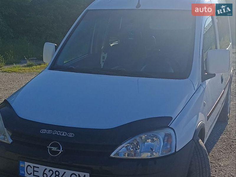 Мінівен Opel Combo 2011 в Кельменцях