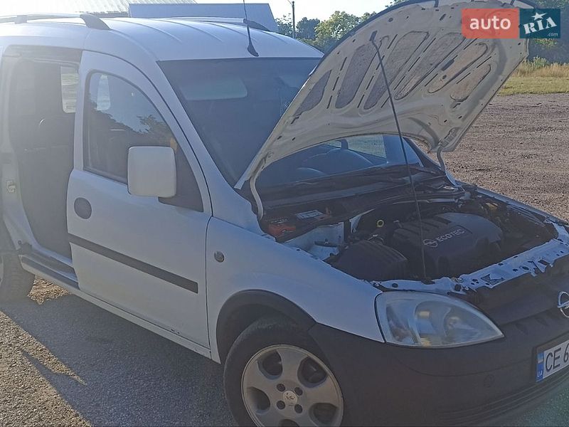 Мінівен Opel Combo 2011 в Кельменцях