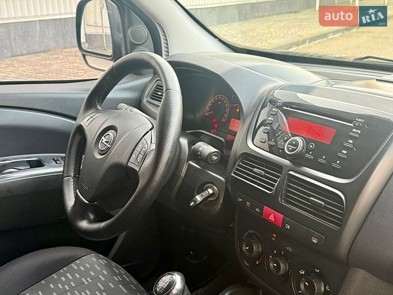 Мінівен Opel Combo 2012 в Виноградові