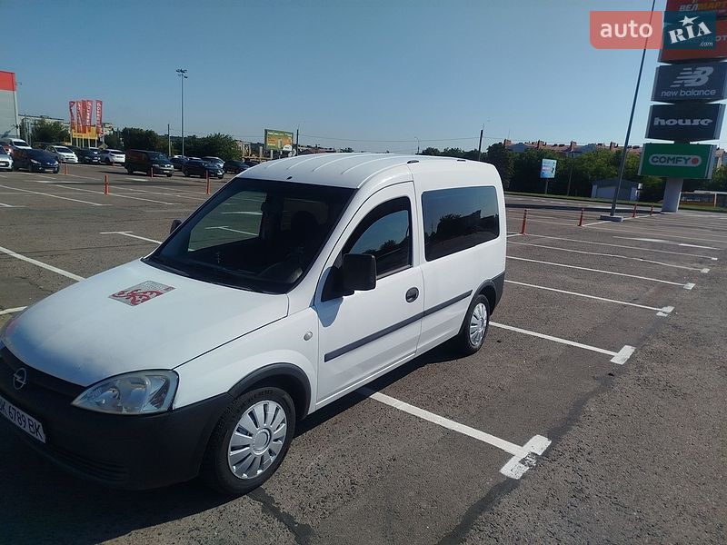 Мінівен Opel Combo 2006 в Рівному фото Мінівен Opel Combo 2006 в Рівному