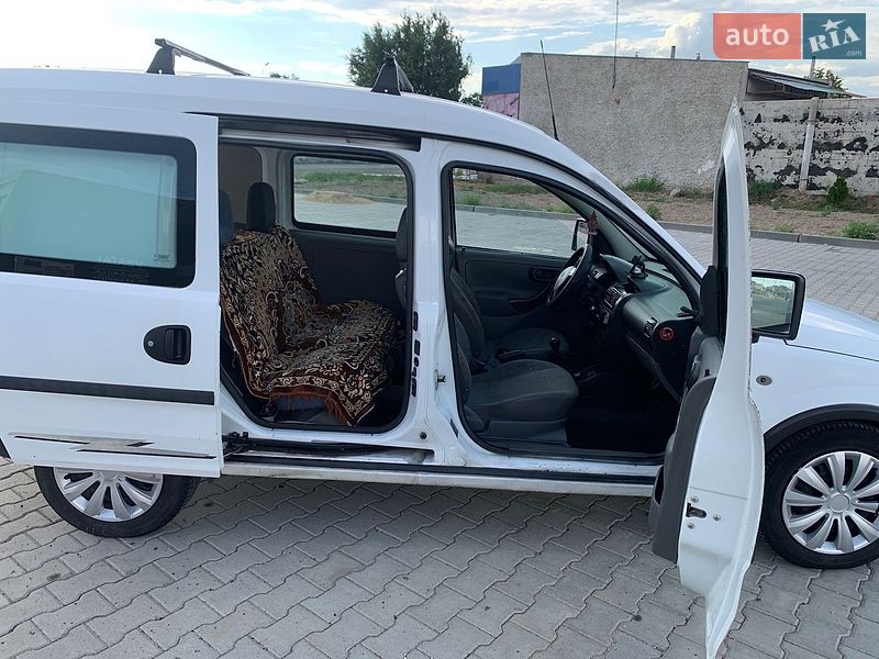 Минивэн Opel Combo 2005 в Вознесенске
