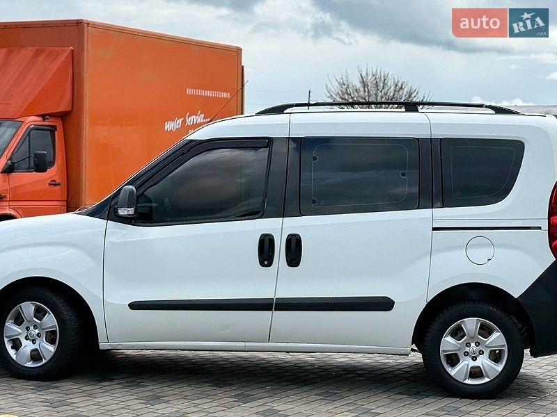 Мінівен Opel Combo 2012 в Хусті