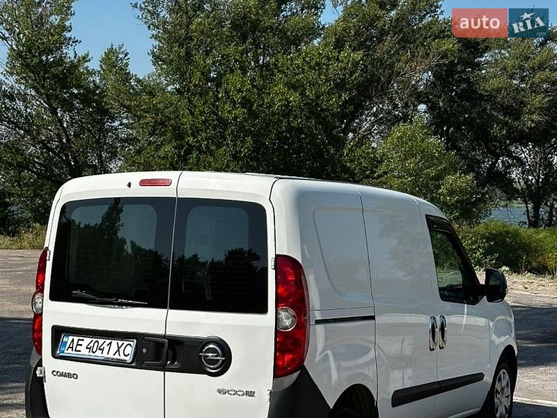 Вантажний фургон Opel Combo 2016 в Кам'янському