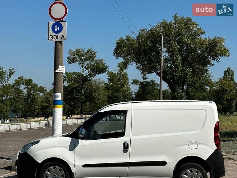 Вантажний фургон Opel Combo 2016 в Кам'янському