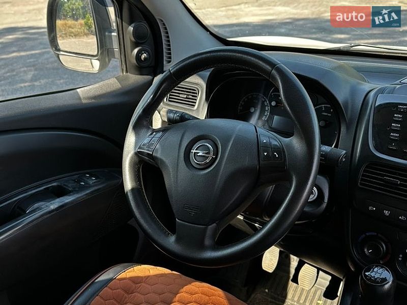 Вантажний фургон Opel Combo 2016 в Кам'янському