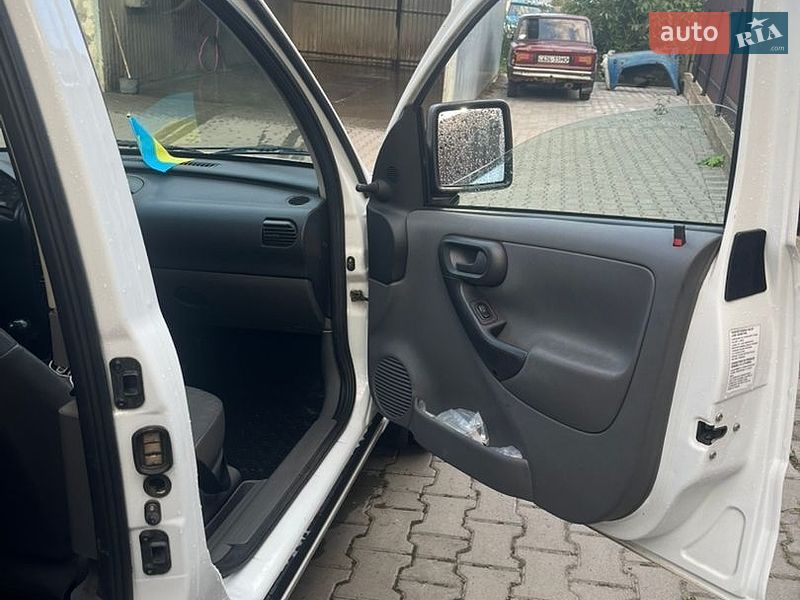 Мінівен Opel Combo 2003 в Чернівцях фото 11 Мінівен Opel Combo 2003 в Чернівцях