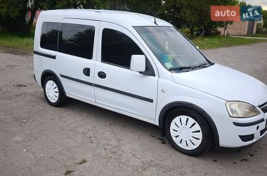 Минивэн Opel Combo 2009 в Липовой Долине