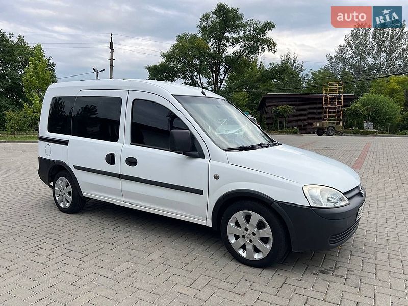 Минивэн Opel Combo 2005 в Золочеве