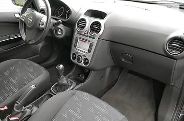 Хэтчбек Opel Corsa 2011 в Стрые