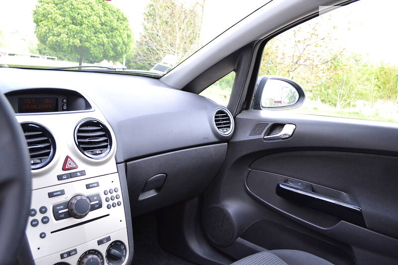 Хетчбек Opel Corsa 2009 в Калуші