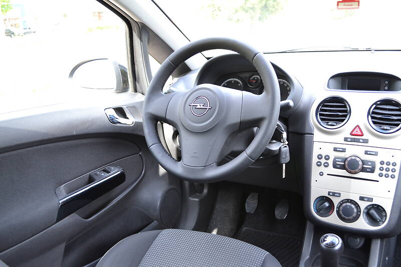 Хетчбек Opel Corsa 2009 в Калуші