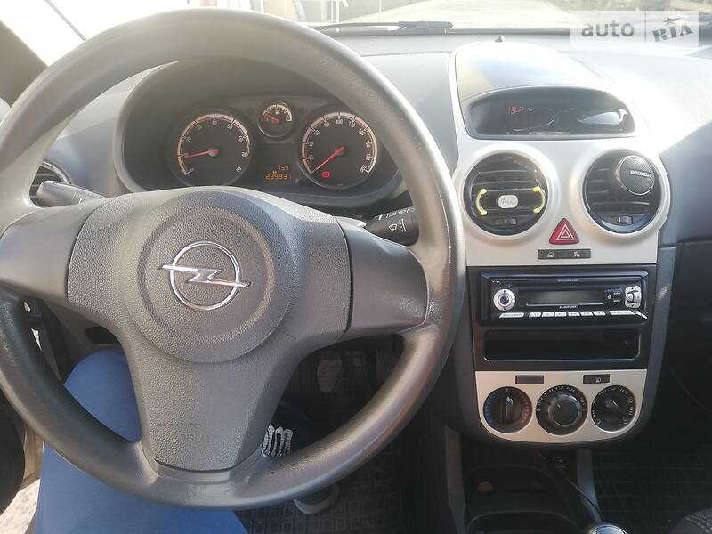 Седан Opel Corsa 2006 в Івано-Франківську