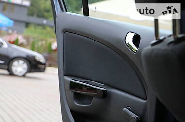Хетчбек Opel Corsa 2007 в 