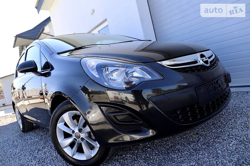 Хетчбек Opel Corsa 2015 в Дрогобичі