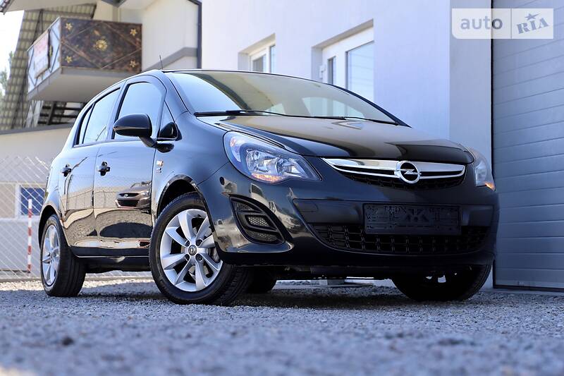 Хетчбек Opel Corsa 2015 в Дрогобичі