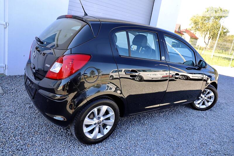 Хетчбек Opel Corsa 2015 в Дрогобичі