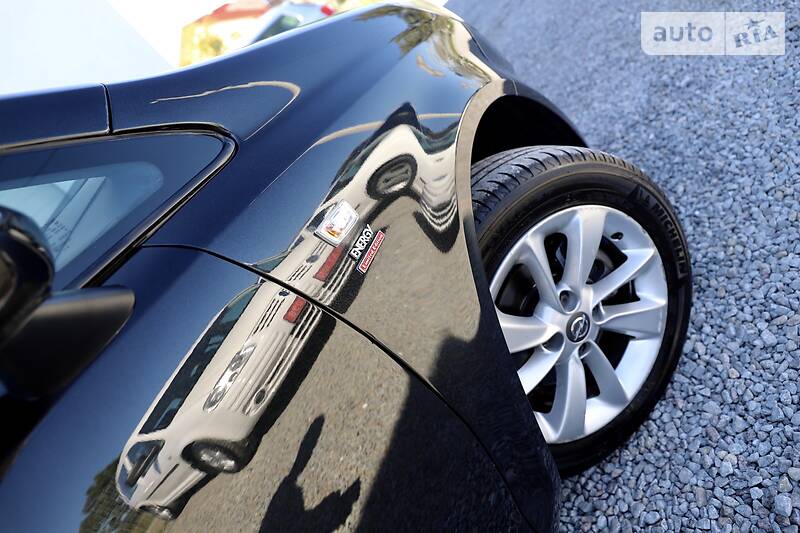 Хетчбек Opel Corsa 2015 в Дрогобичі