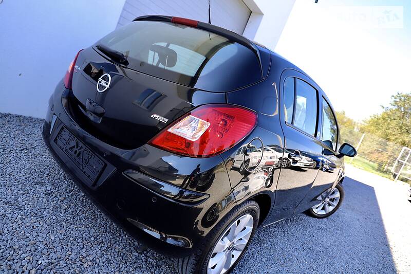 Хетчбек Opel Corsa 2015 в Дрогобичі