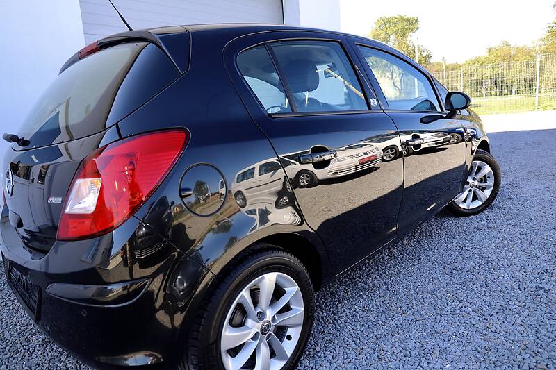 Хетчбек Opel Corsa 2015 в Дрогобичі