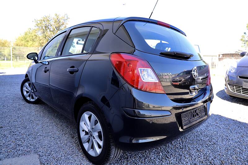 Хетчбек Opel Corsa 2015 в Дрогобичі