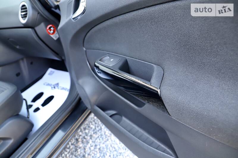 Хетчбек Opel Corsa 2015 в Дрогобичі