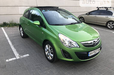 Хэтчбек Opel Corsa 2013 в Киеве